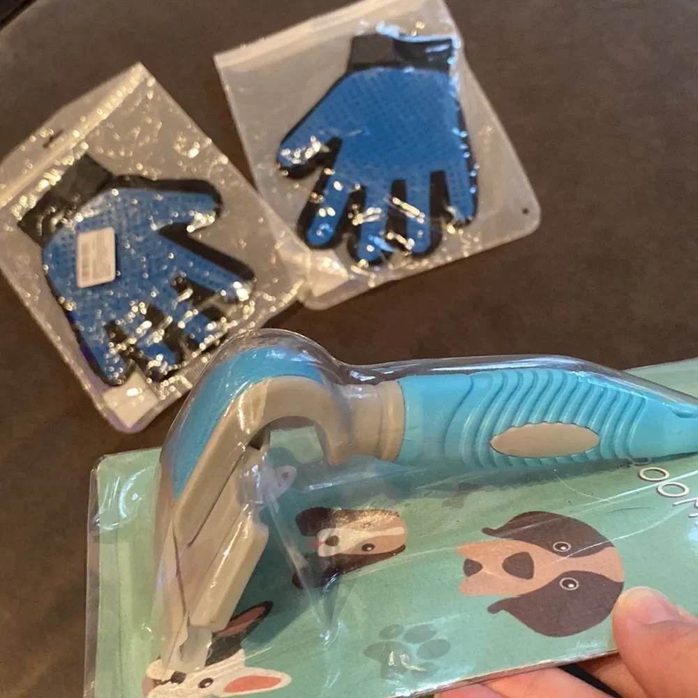 Pet Grooming Bundle Dogs & Cats Deshedding Gloves (L&R) and Deshedding Comb NEW